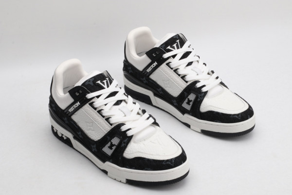 l0*is V*t0n trainer sneaker