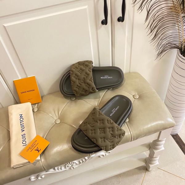 l0*is V*t0n pool pillow comfort mule