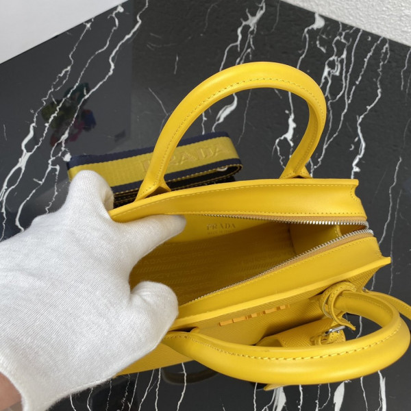 pra*a saffiano leather pra*a monoCh*0me bag