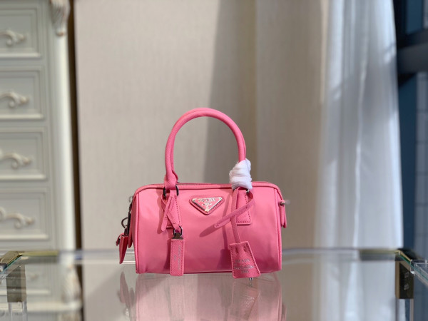 Pra*a re-edition 2005 nylon bag