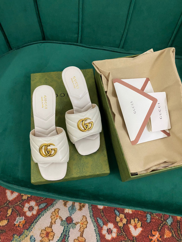 G*u*i double g slide sandal