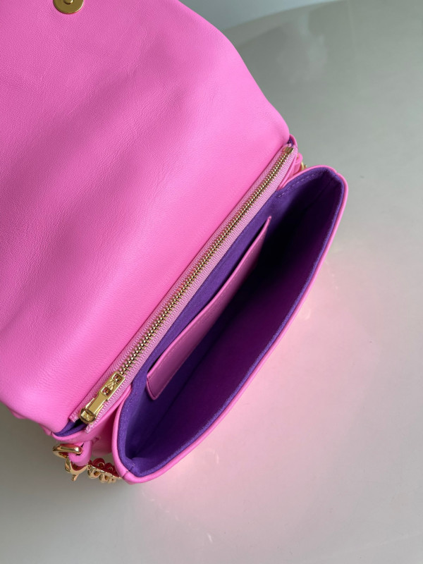 l0*is V*t0n pochette coussin
