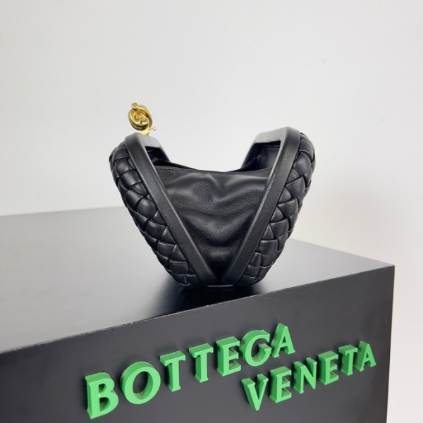 bo*te*ga Ve*ne*ta knot minaudiere