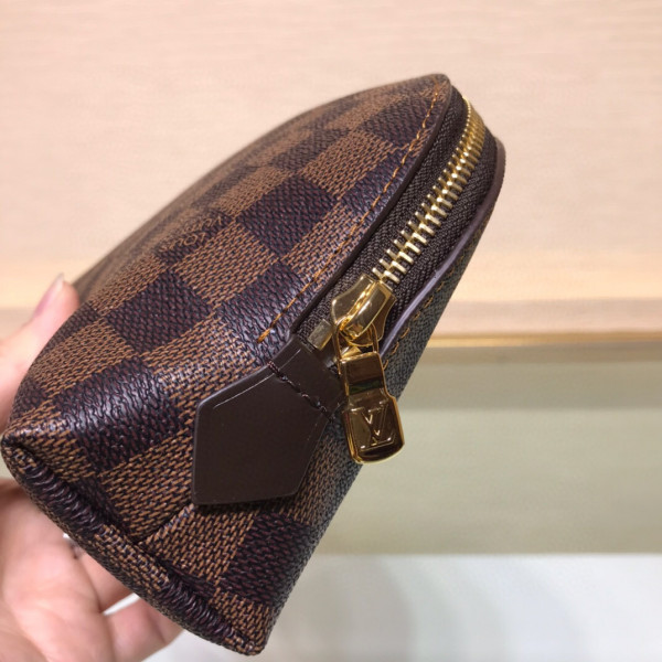 l0*is V*t0n cosmetic pouch gm