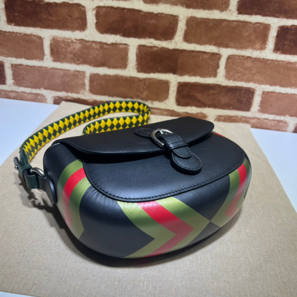 G*u*i small shoulder bag with logo