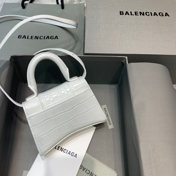 Ba*len*cia*ga hourglass