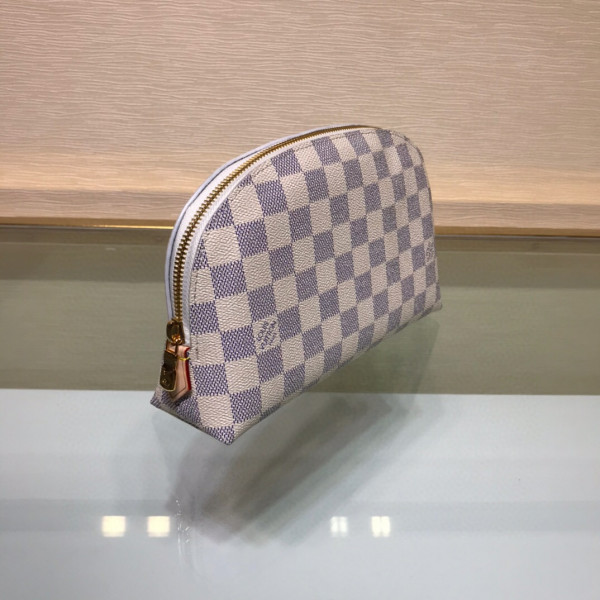 l0*is V*t0n cosmetic pouch gm