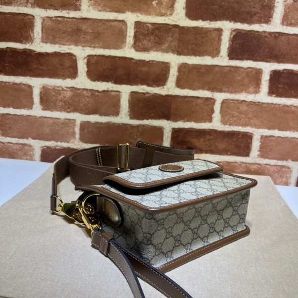 G*u*i messenger bag with interlocking g