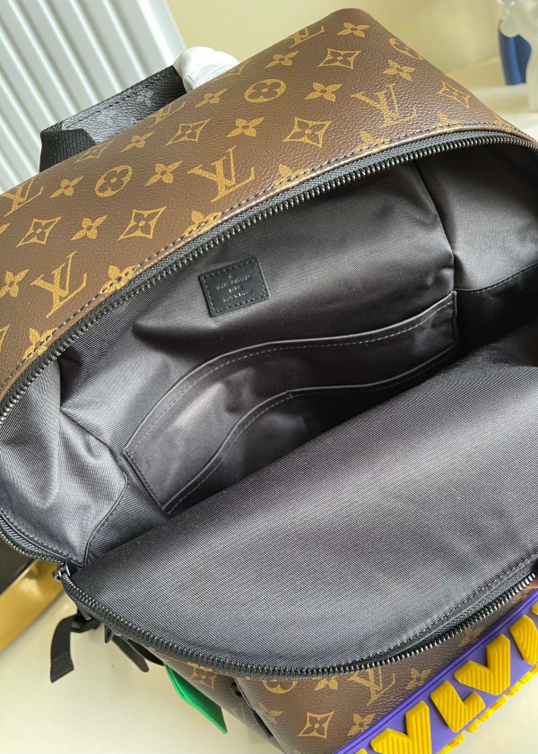 l0*is V*t0n discovery backpack