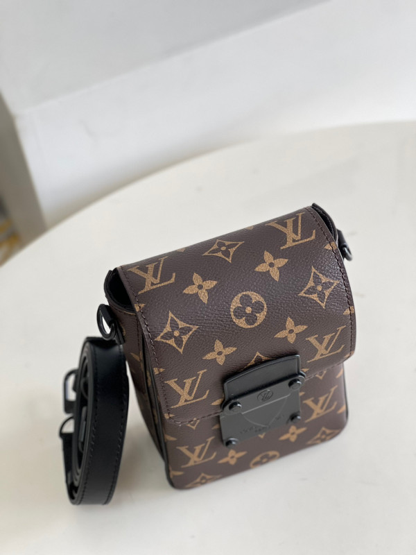 l0*is V*t0n s-lock vertical wearable wallet