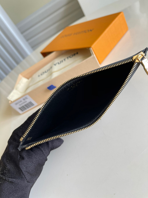 l0*is V*t0n slim purse