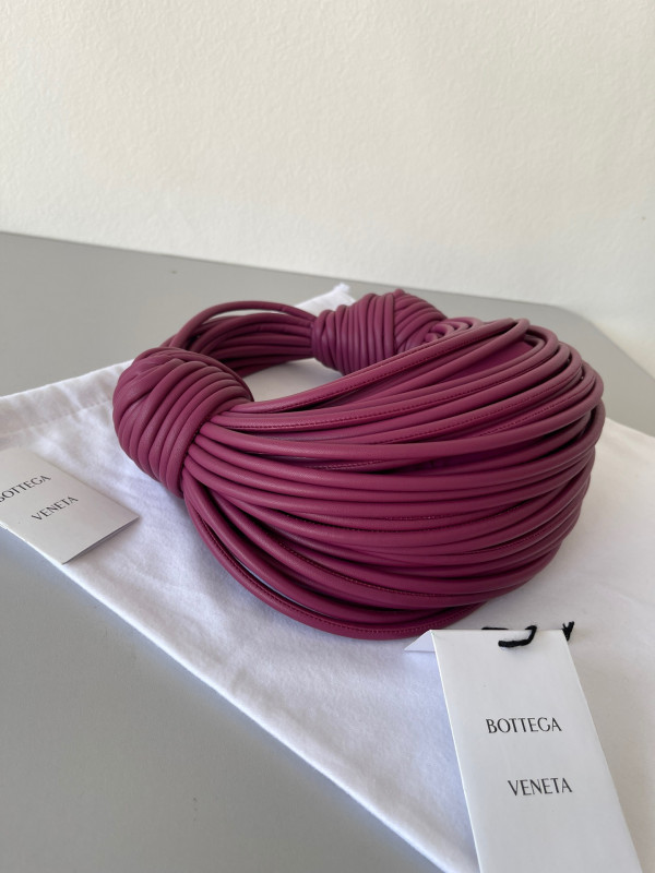 bo*te*ga Ve*ne*ta double knot