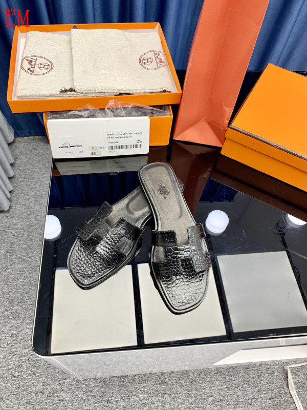 H**mes sandals