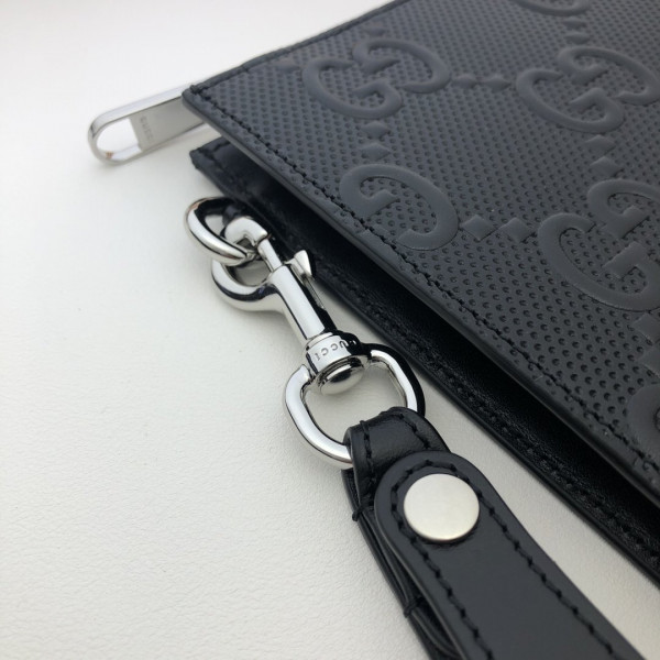 G*u*i pouch