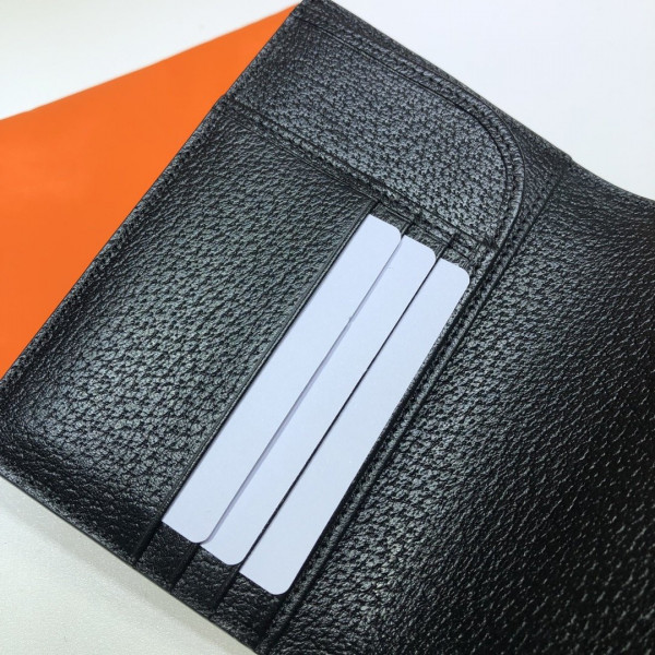 G*u*i off the grid passport case