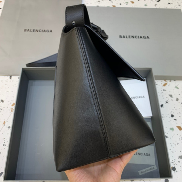 Ba*len*cia*ga downtown medium shoulder bag