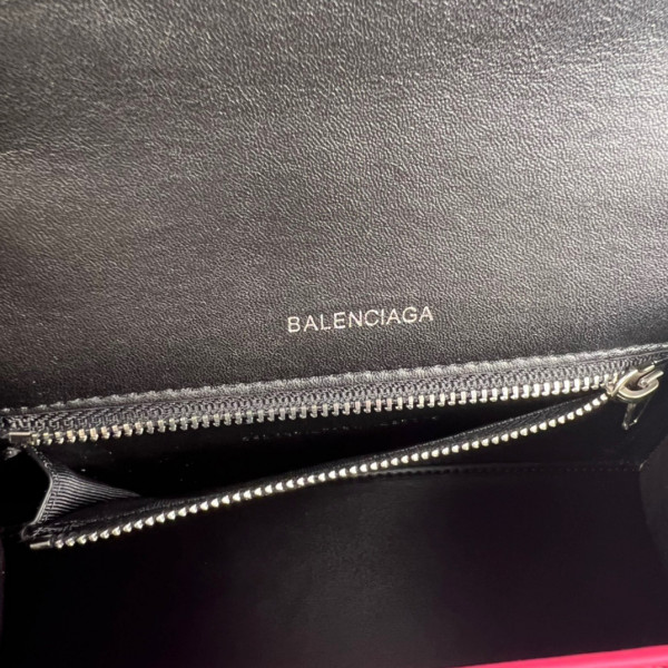 Ba*len*cia*ga hourglass