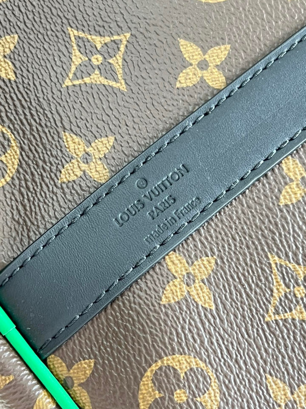 l0*is V*t0n keepall bandouliÈre 50
