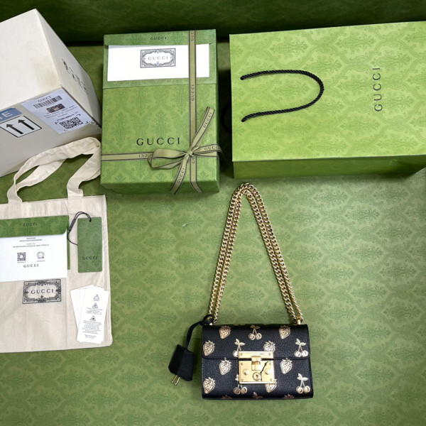 G*u*i padlock small berry shoulder bag