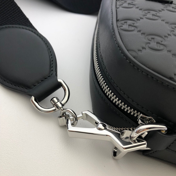 G*u*i gg black shoulder bag