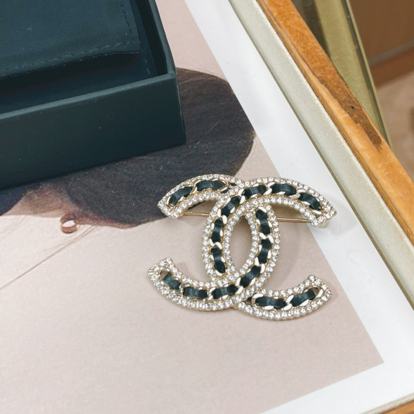 CL BROOCH