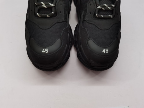 Ba*len*cia*ga triple s
