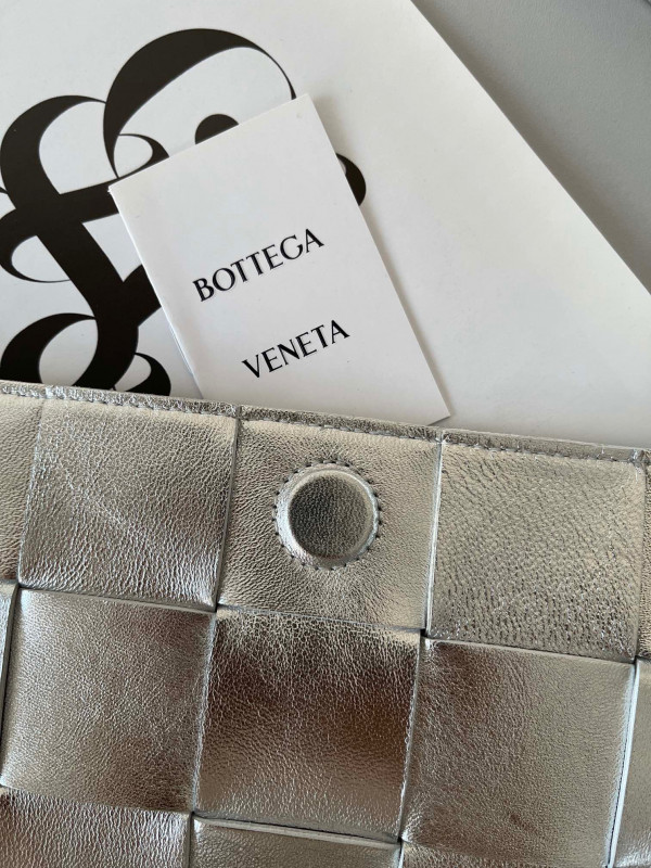 bo*te*ga Ve*ne*ta cassette