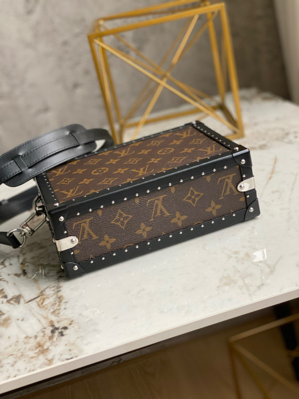l0*is V*t0n clutch box