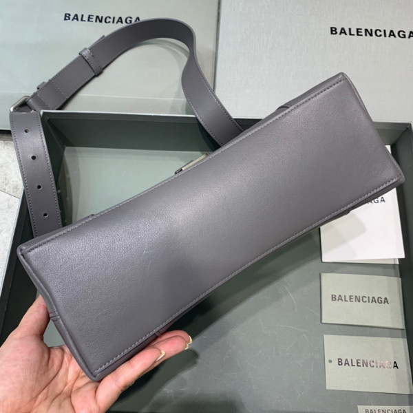 Ba*len*cia*ga downtown medium shoulder bag