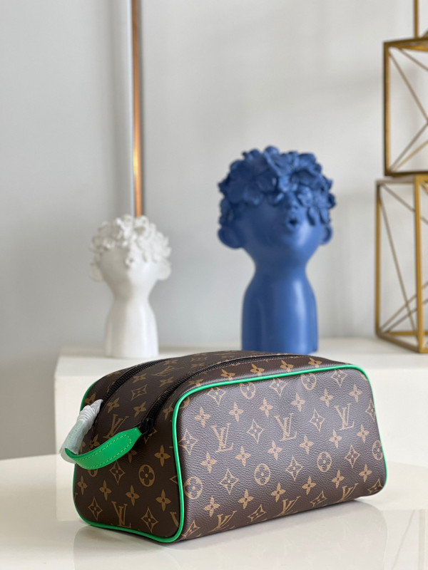 l0*is V*t0n dopp kit toilet pouch