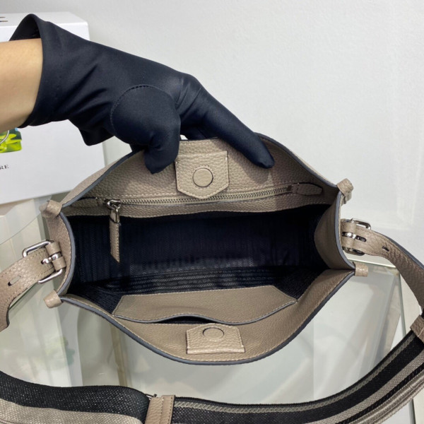 Pra*a leather hobo bag