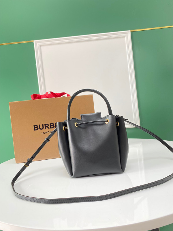 B**rry bucket bag