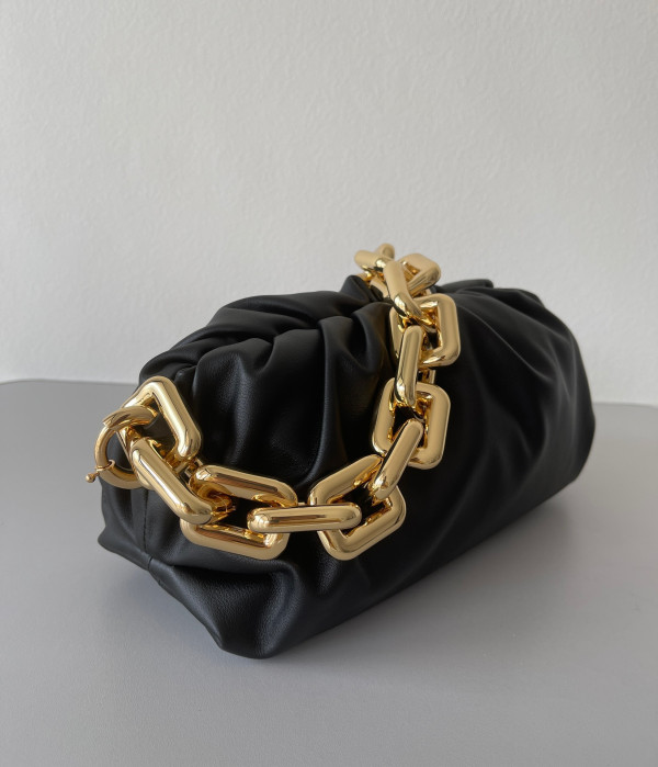 bo*te*ga Ve*ne*ta the chain pouch