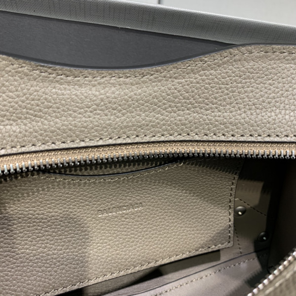 Ba*len*cia*ga neo classic mini top handle bag
