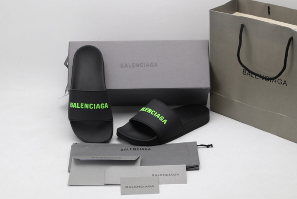 Ba*len*cia*ga pool slide sandal