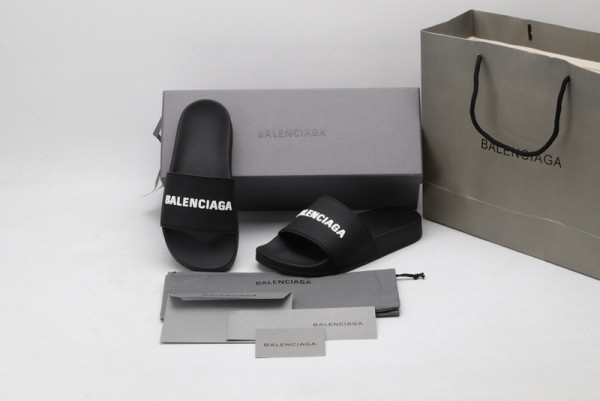 Ba*len*cia*ga pool slide sandal