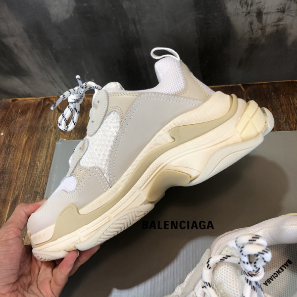 Ba*len*cia*ga triple s