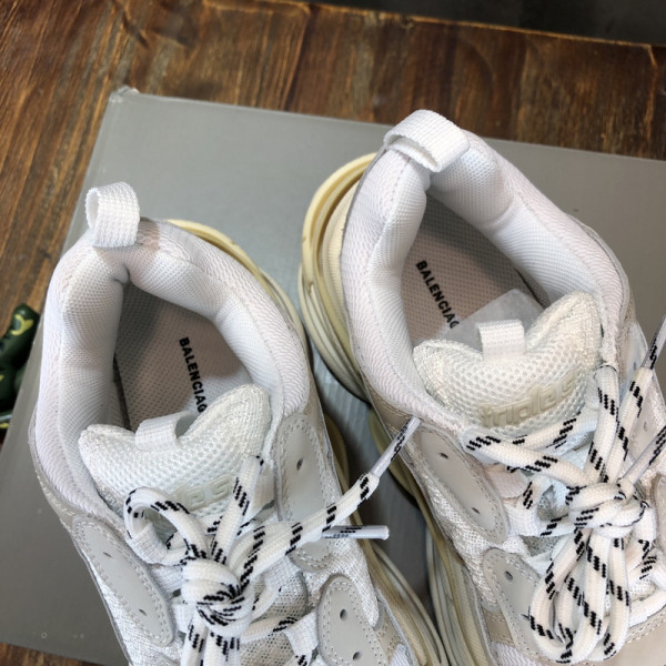 Ba*len*cia*ga triple s