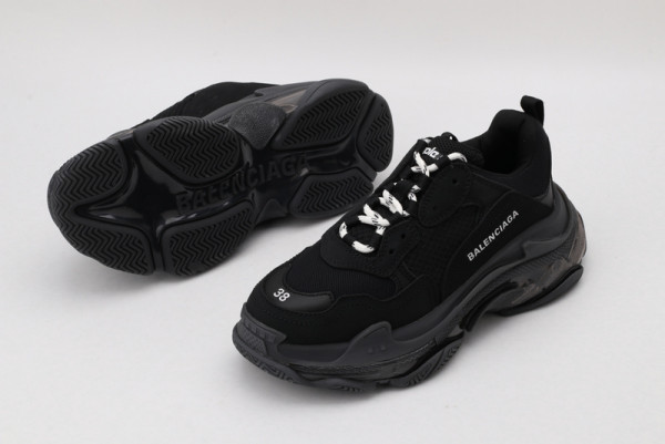 Ba*len*cia*ga triple s