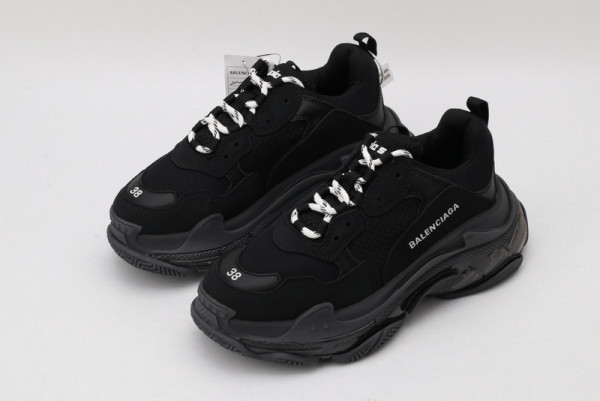 Ba*len*cia*ga triple s