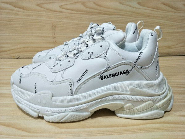 Ba*len*cia*ga triple s