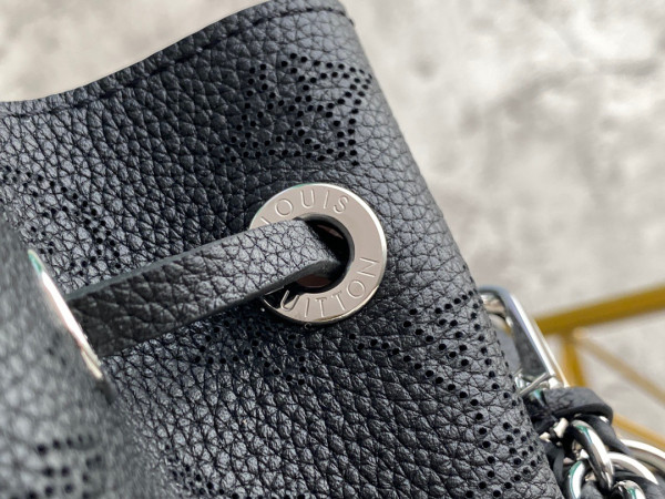 l0*is V*t0n bella tote