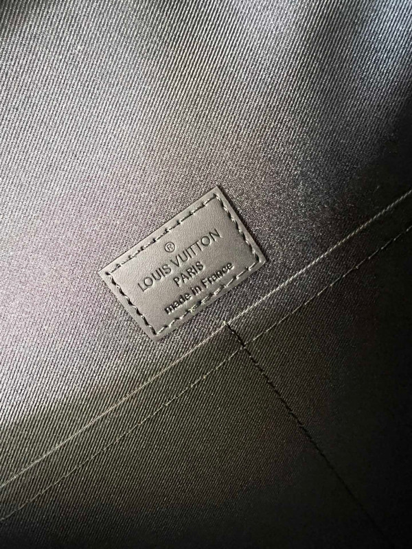 l0*is V*t0n s lock briefcase
