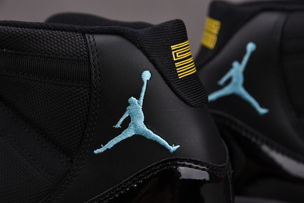 AIR JORDAN 11 RETRO 