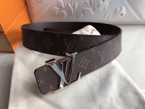 l0*is V*t0n belt