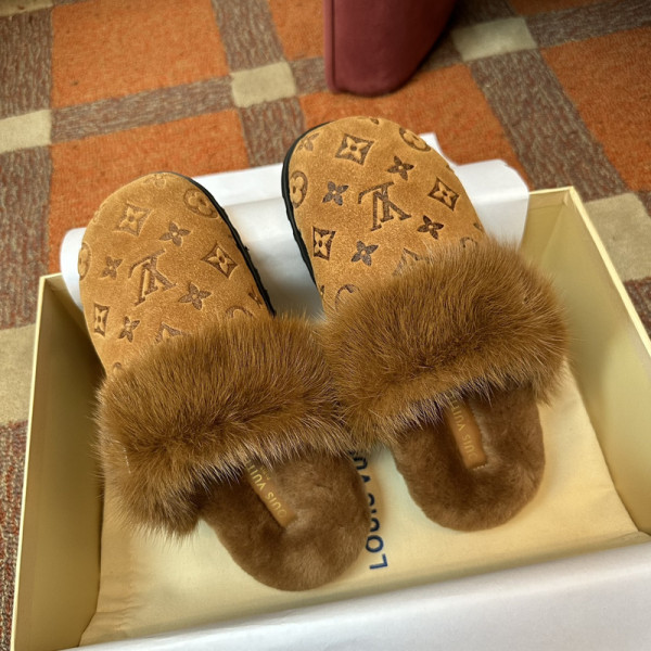 l0*is V*t0n sandals