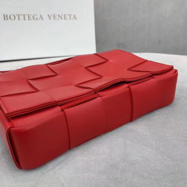 bo*te*ga Ve*ne*ta cassette