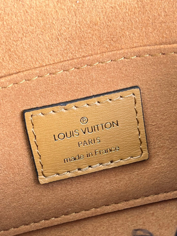 l0*is V*t0n dauphine mini