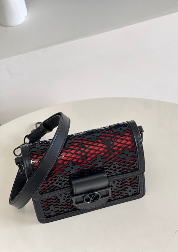 l0*is V*t0n dauphine mini