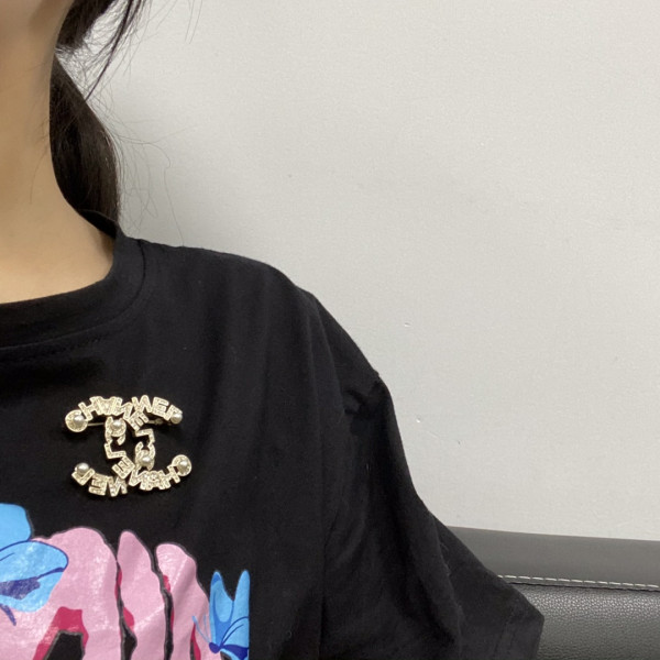 CL BROOCH